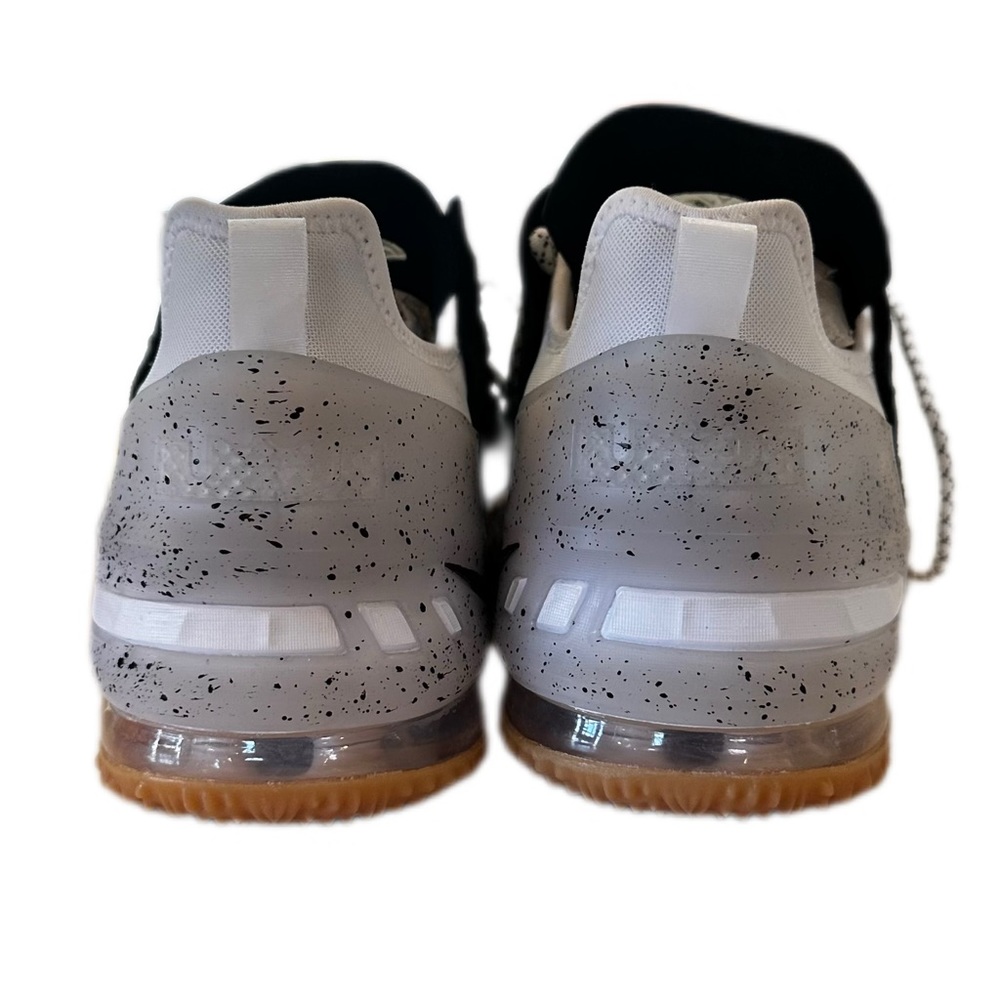 LEBRON XVIII (GS) sneakers NWB - Picture 4 of 10
